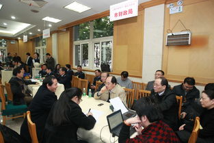 市政協領導親切慰問現場咨詢的財政干部 叮嚀服務群眾守好“錢袋子”